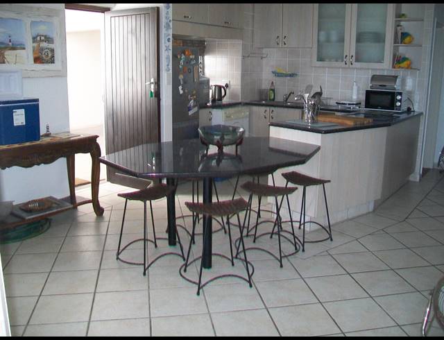 4 BEDROOM APARTMENT FOR SALE IN UVONGO